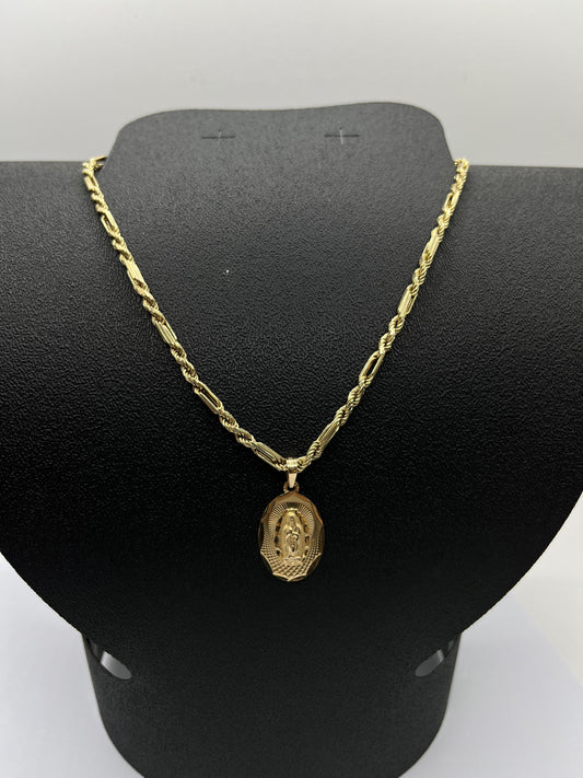 Cadena de Oro Estilo Torsal Figaro con Dije de Virgen — 19.3 g | 10k | 30 cm (abrochada)