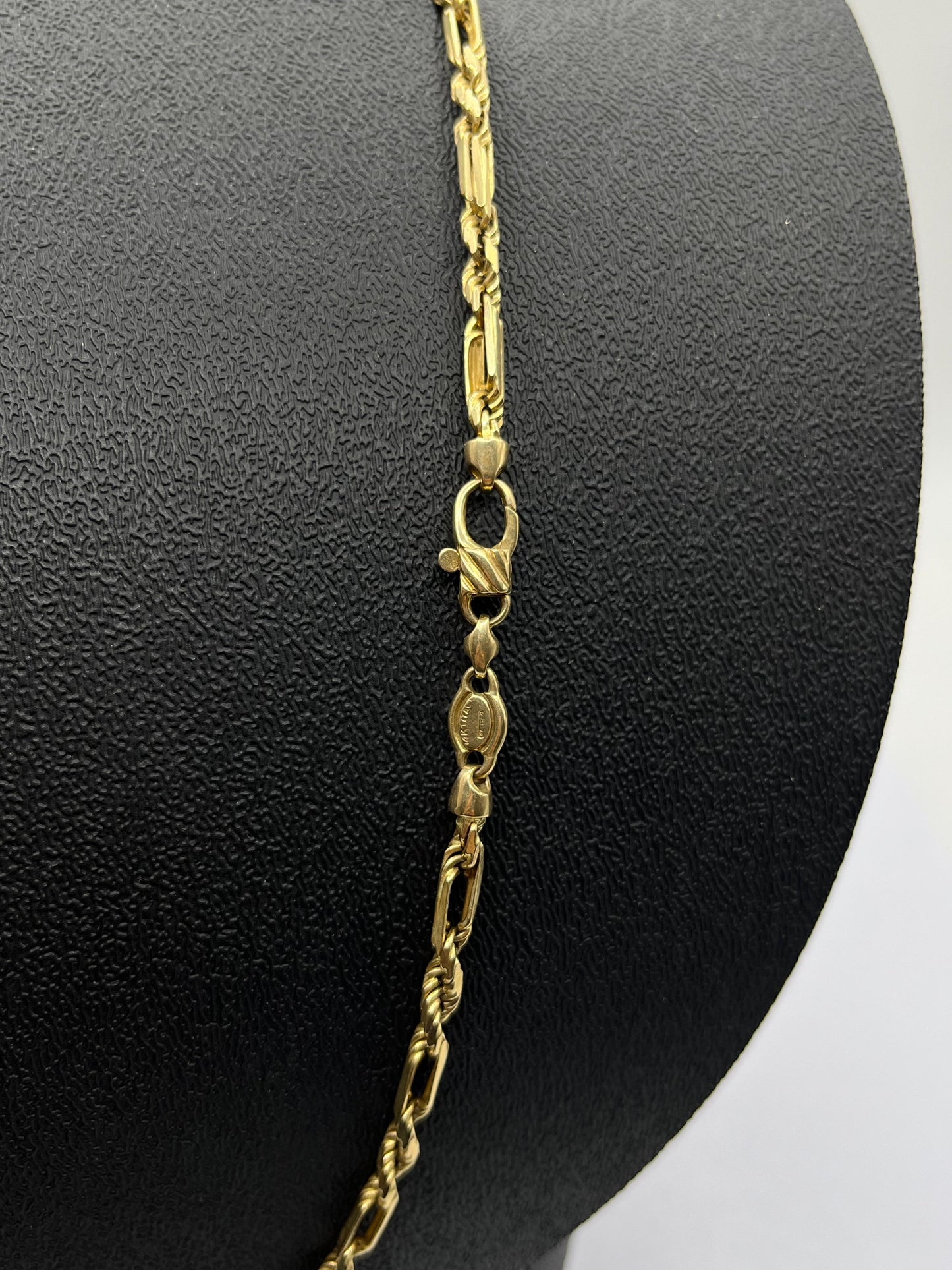 Cadena de Oro Tipo Torsal Fígaro — 36.8 g | 14k | 33 cm (abrochada)