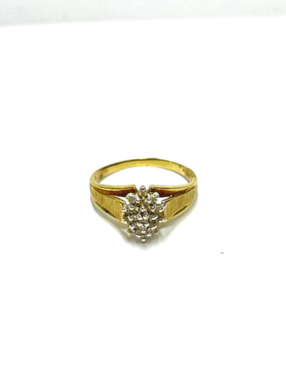 Anillo de Oro con Racimo de Diamantes Simulados — 10k | 2.3gr | #8