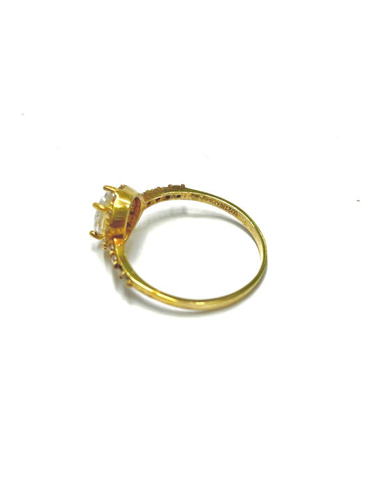 Anillo de Oro Ovalado con Circonia en el Centro — 10k | 2.9gr | #9