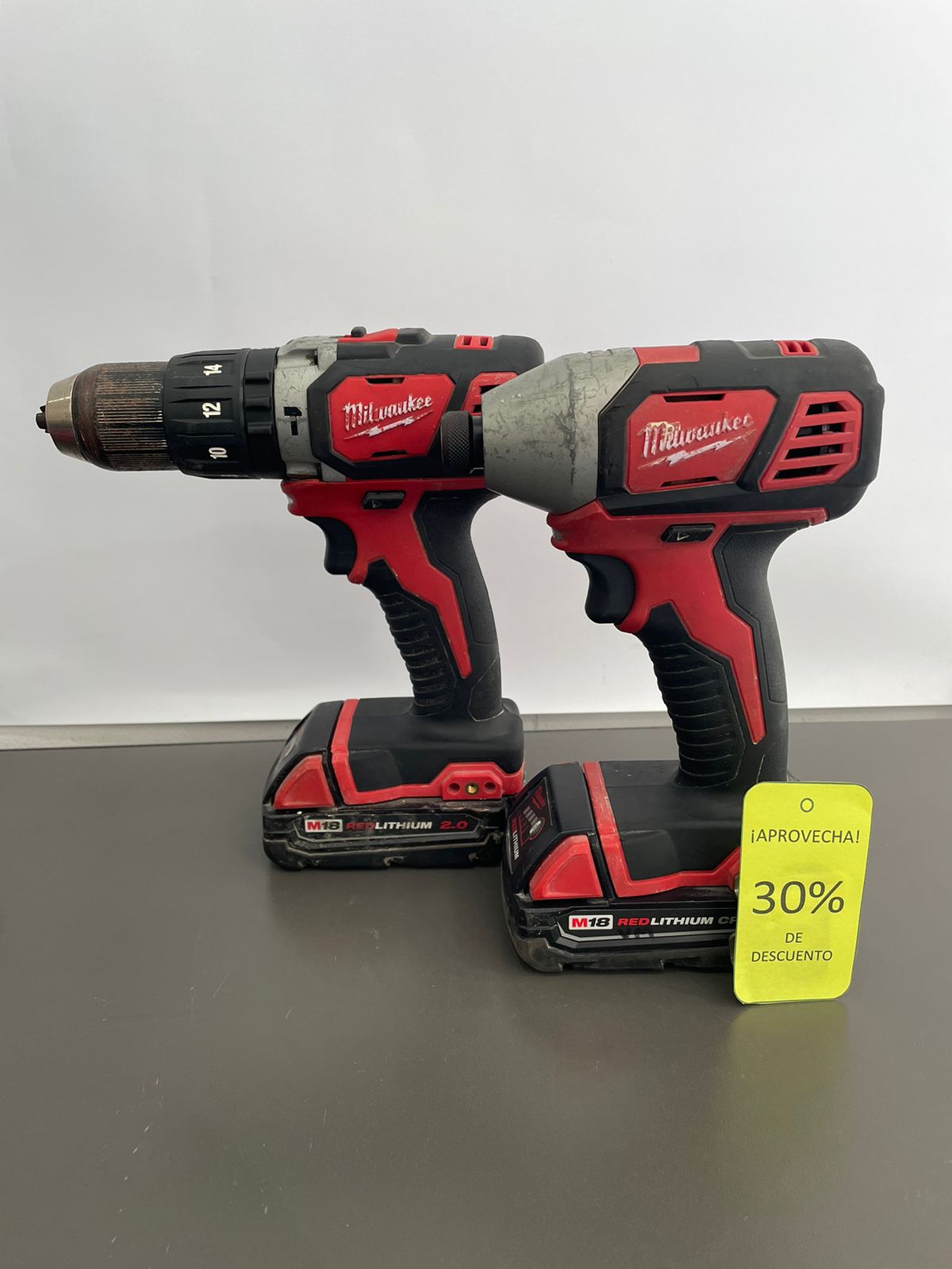 Kit de Taladro y Atornillador inalambrico con Baterias y Cargador Milwaukee - ¡Con 30% de descuento aplicable sobre el precio!