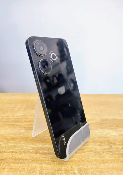 Xiaomi Redmi 13 – 256 GB / 8 GB RAM – Usado