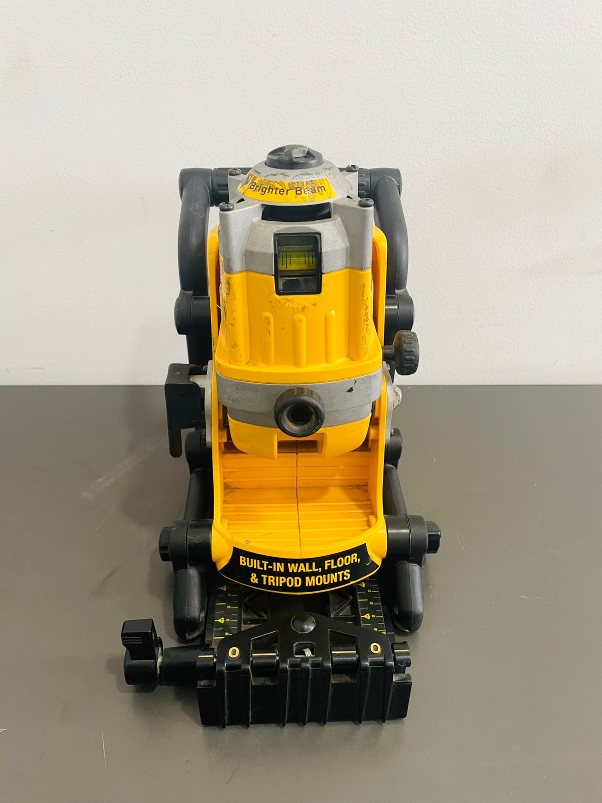 Nivel Láser DeWalt 🔴 Luz Roja | Herramienta Profesional | Usado