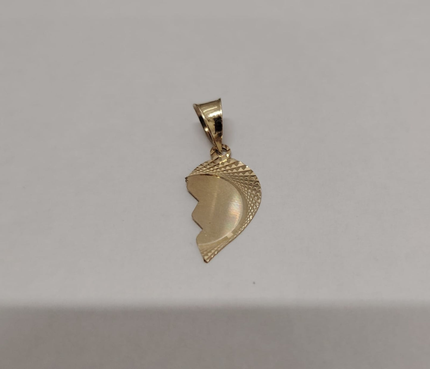 ✨ DIJE DE ORO 10K – 0.8 GRAMOS ✨
