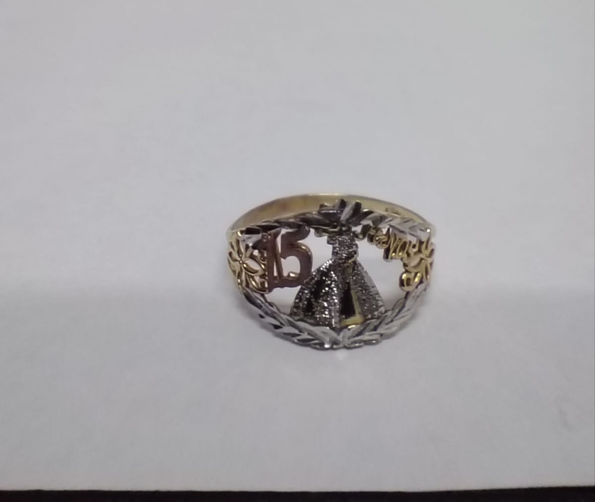 ✨ ANILLO DE 15 AÑOS ORO 10K – 1.3 GRAMOS (TALLA 18) ✨