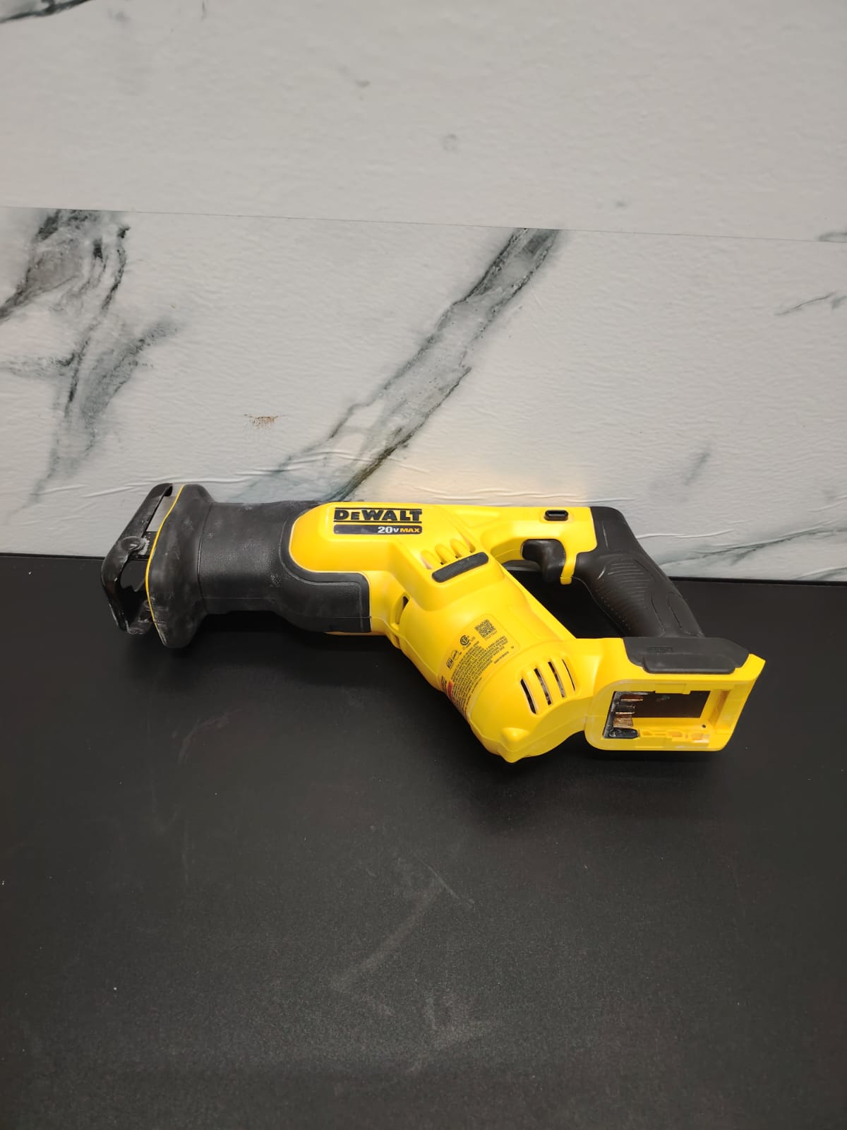🔧 Sierra Sable DEWALT DCS387B 20V – Inalámbrica 🔧