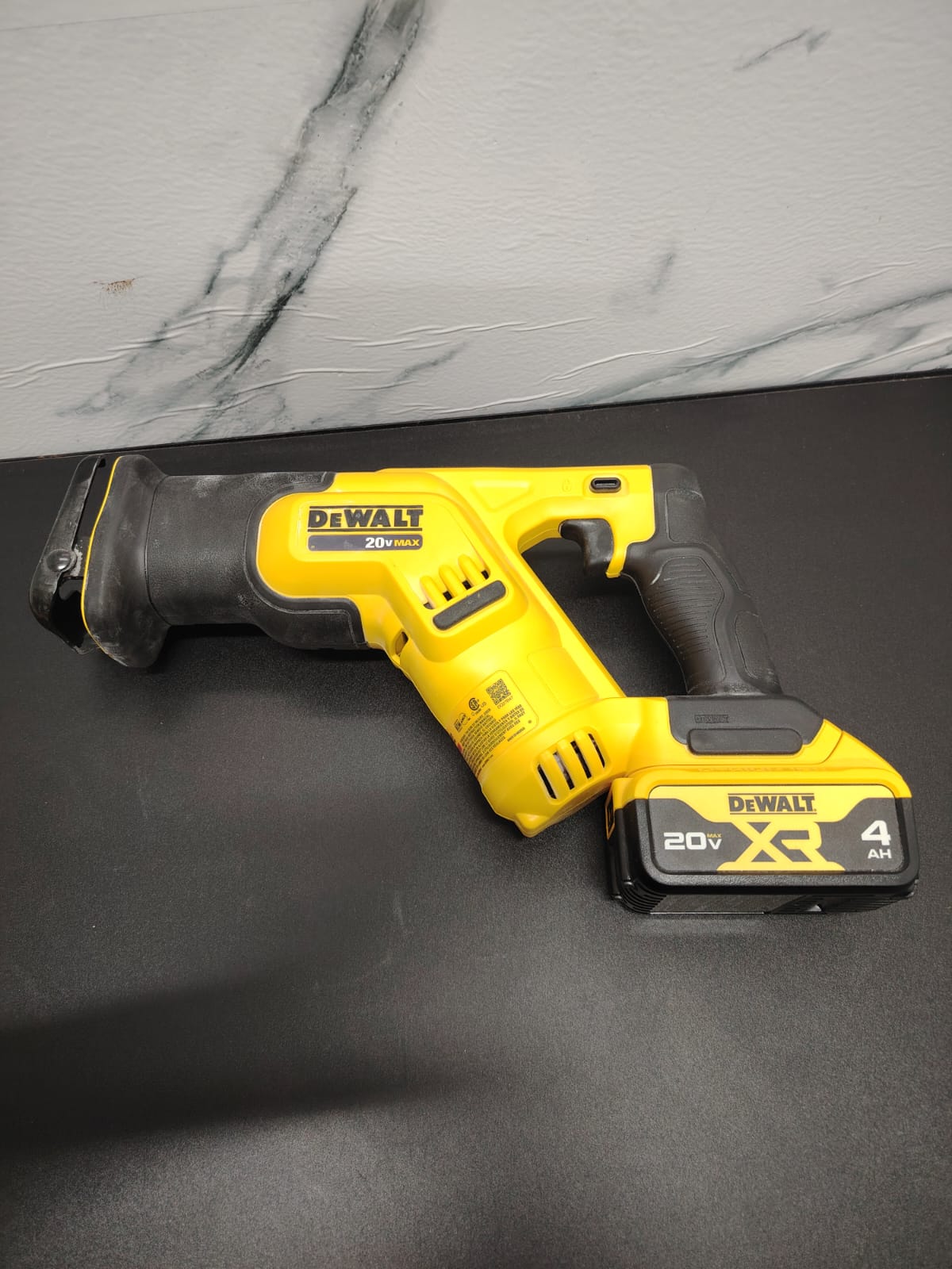 🔧 Sierra Sable DEWALT DCS387B 20V – Inalámbrica 🔧