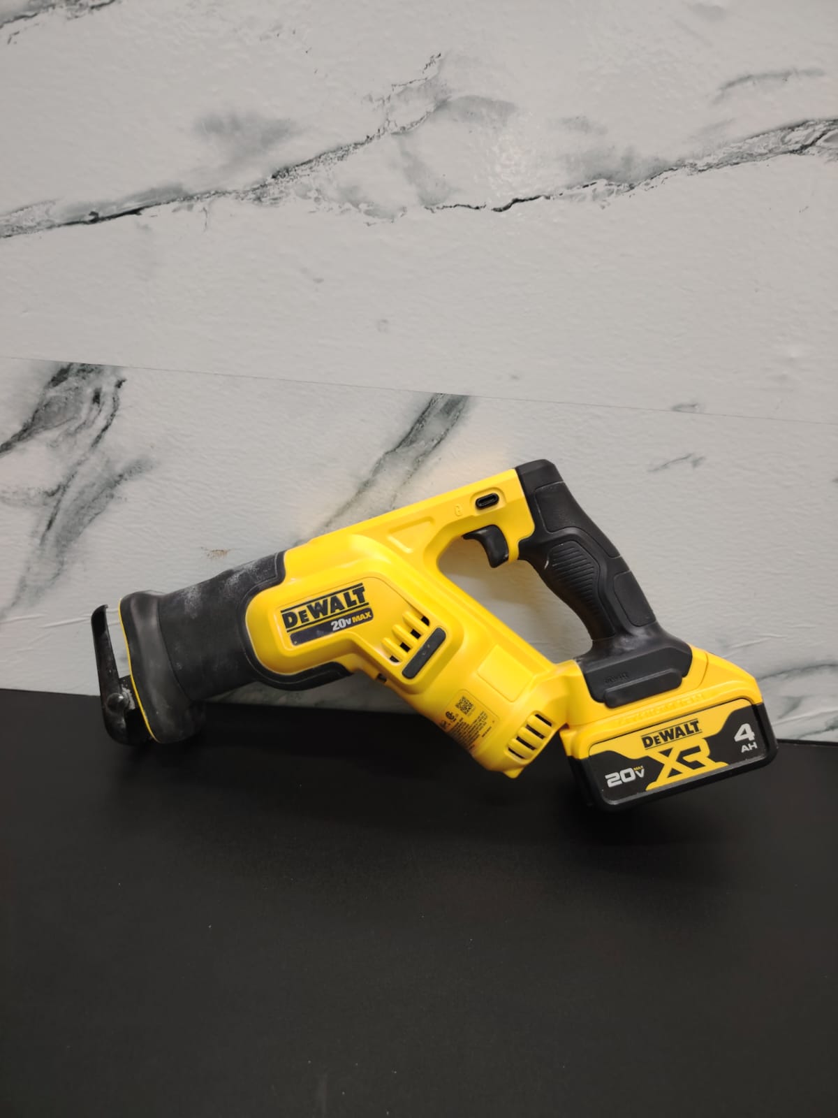 🔧 Sierra Sable DEWALT DCS387B 20V – Inalámbrica 🔧