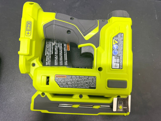🔧📌Pistola de Grapa con Cargador Ryobi 📌🔧