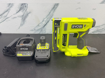 🔋✨ Combo Ryobi: Aspiradora + Lámpara con Cargador ✨🔋