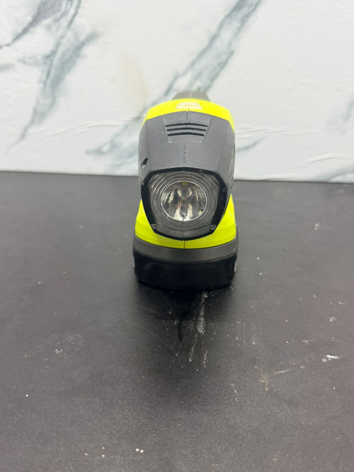 🔋✨ Combo Ryobi: Aspiradora + Lámpara con Cargador ✨🔋