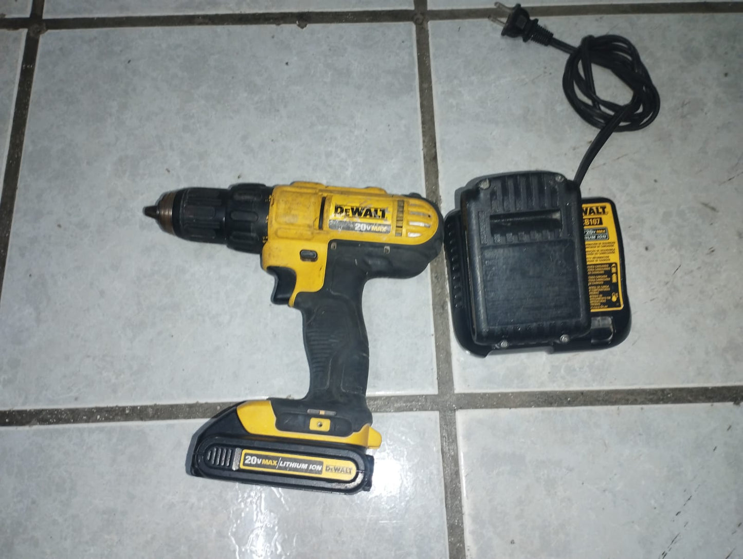 🔋 Taladro Inalámbrico DeWalt Modelo DCD771 🔋