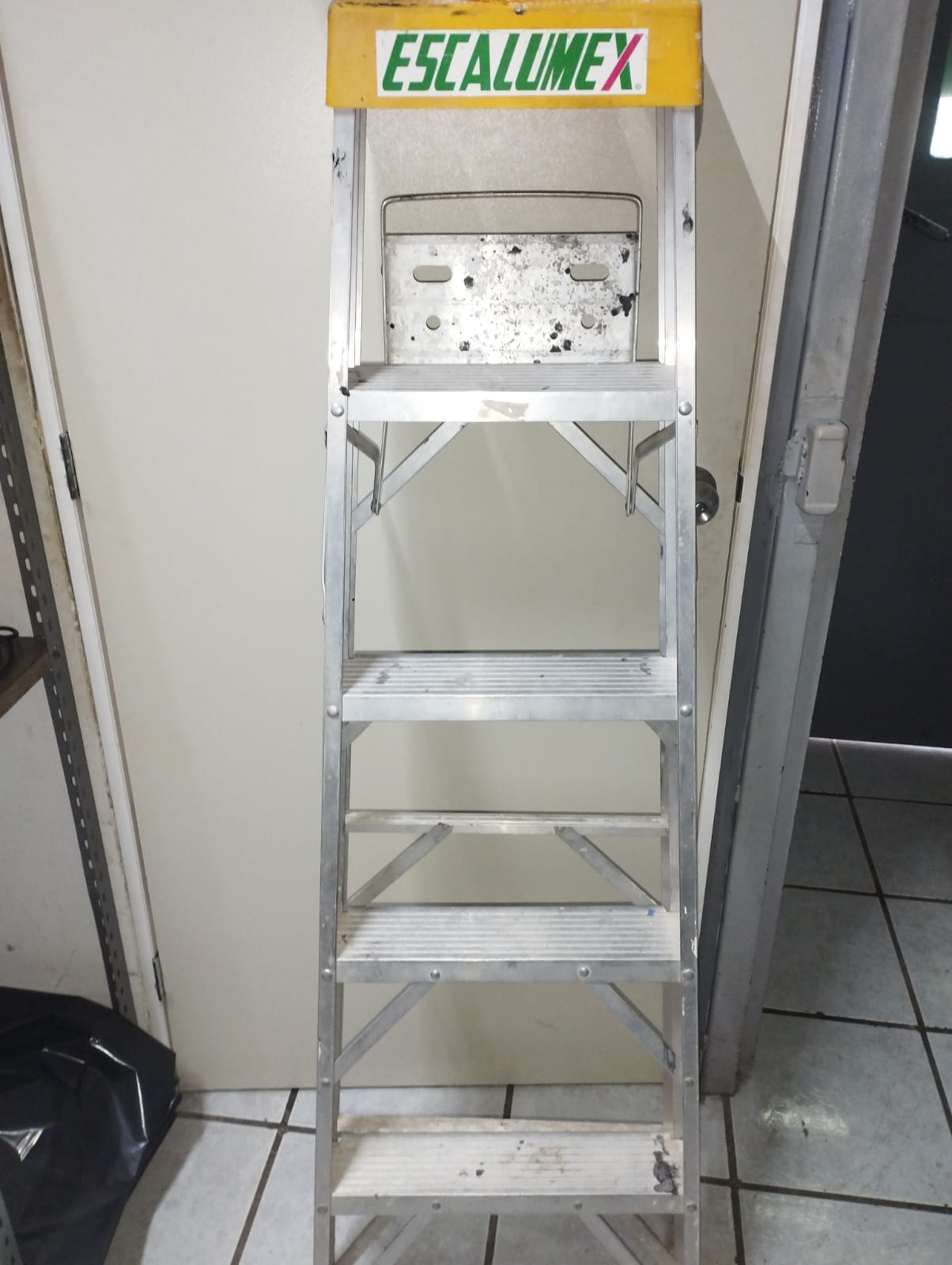 🪜 Escalera Usada Escalumex de 4 Peldaños 🪜