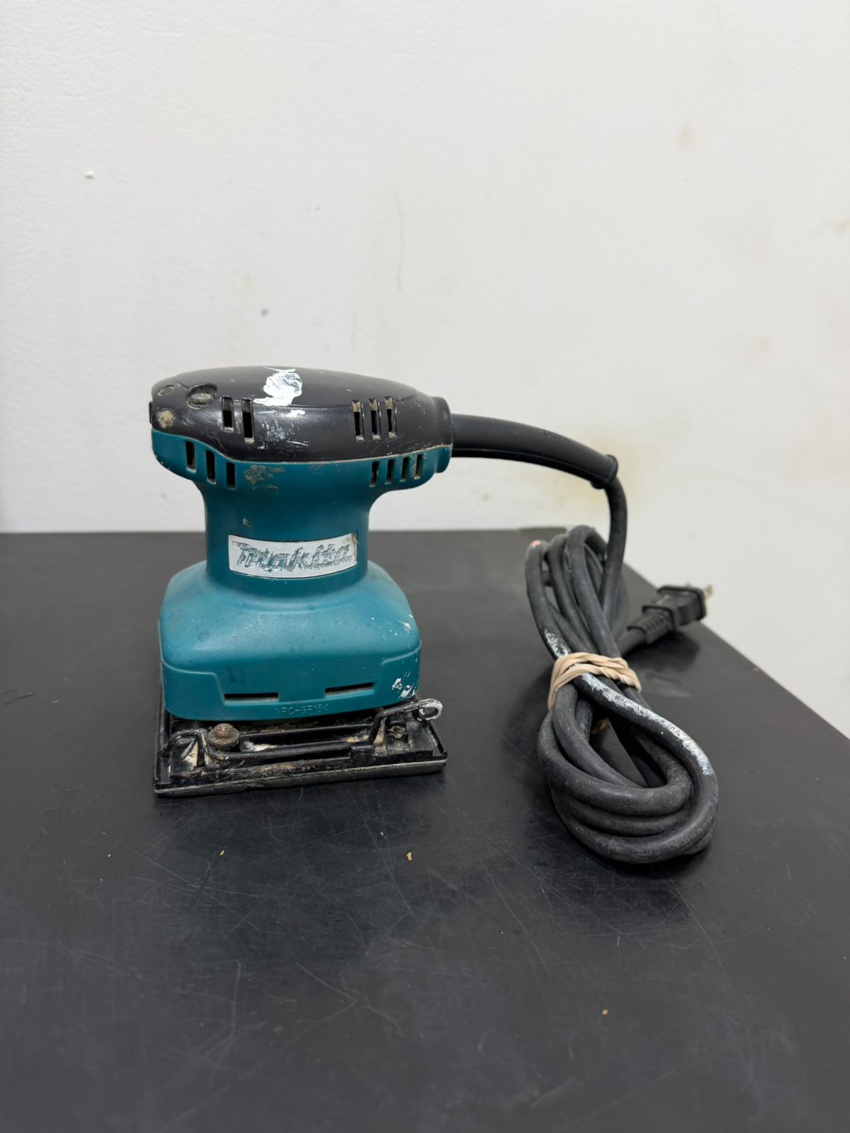 Lijadora Makita MBO450