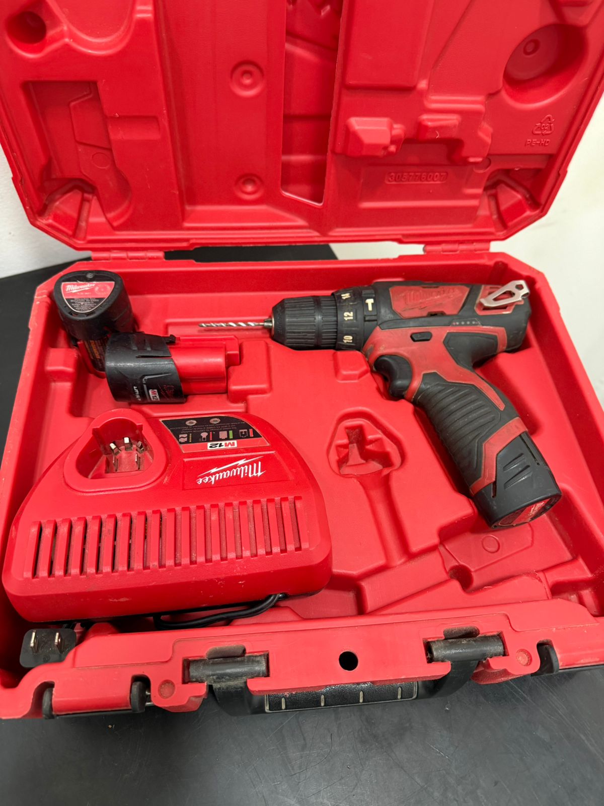🔧🔥 Taladro Milwaukee M12 + Accesorios Completos 🔥🔧