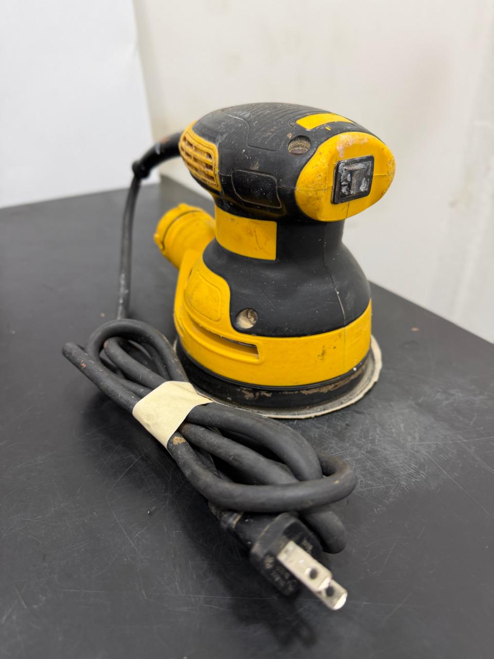 🛠️ Lijadora DEWALT DWE6421 🛠️