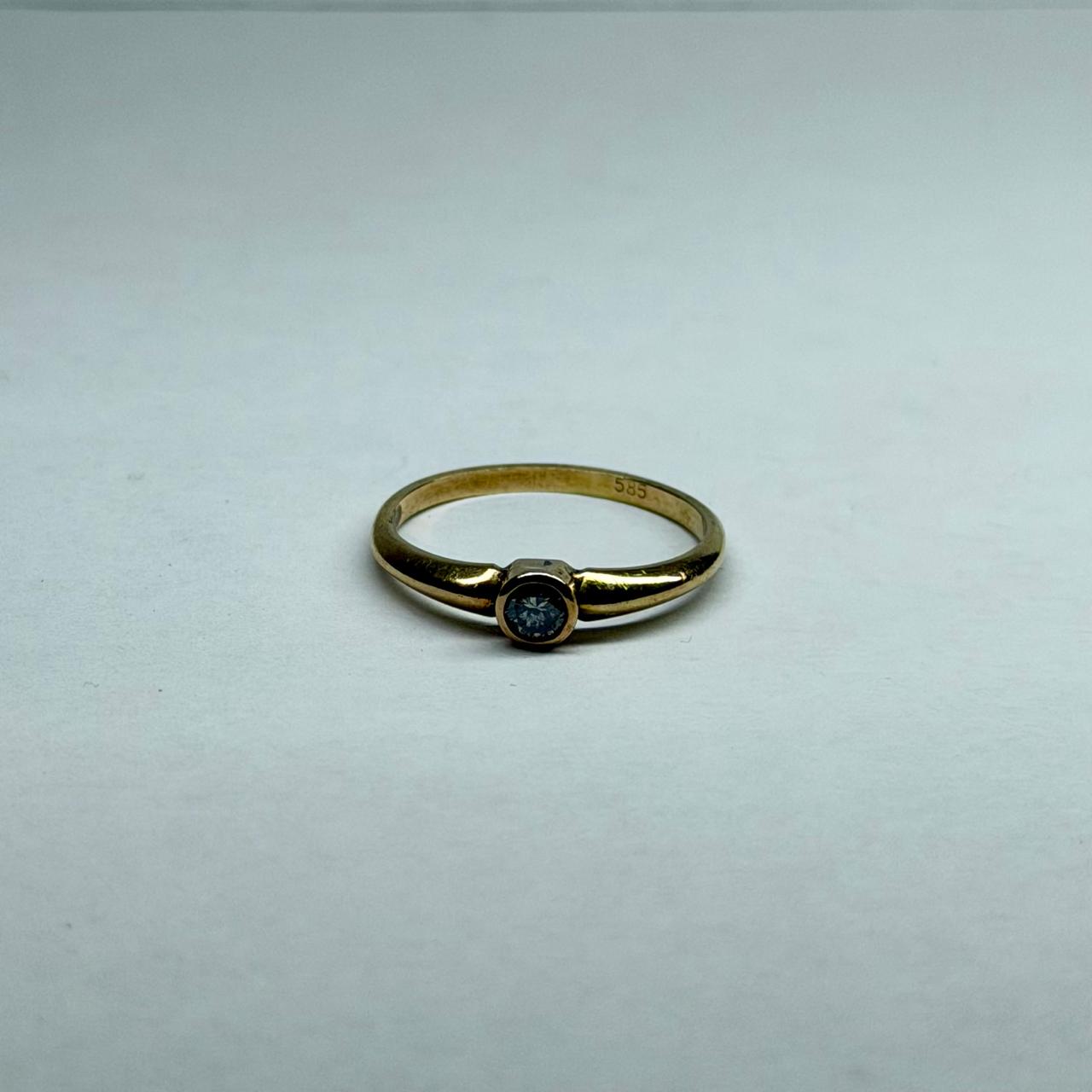 💎 Anillo de Oro 10K con Piedra Incrustada 💎