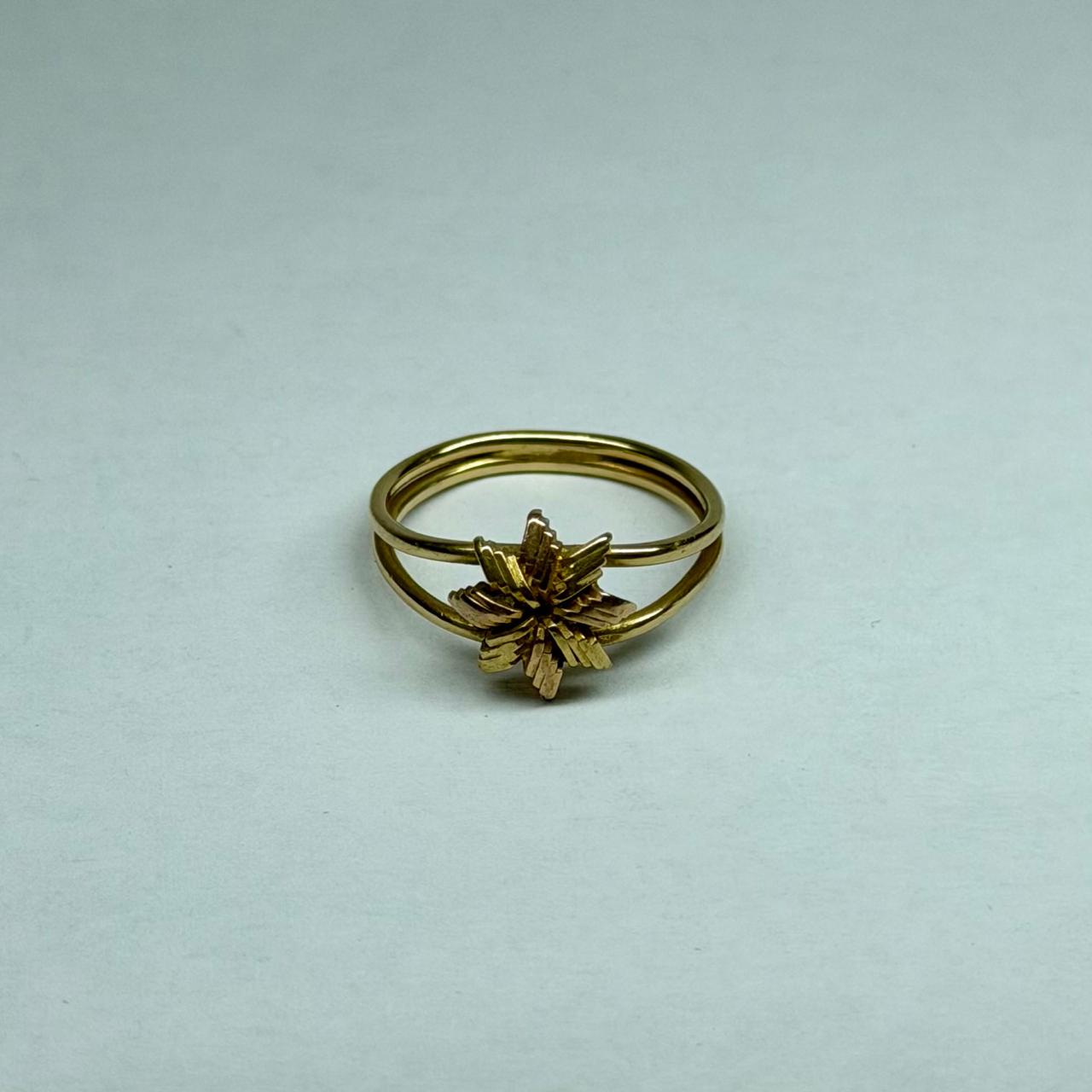 ✨ Anillo de Oro 10K con Diseño de Flor ✨