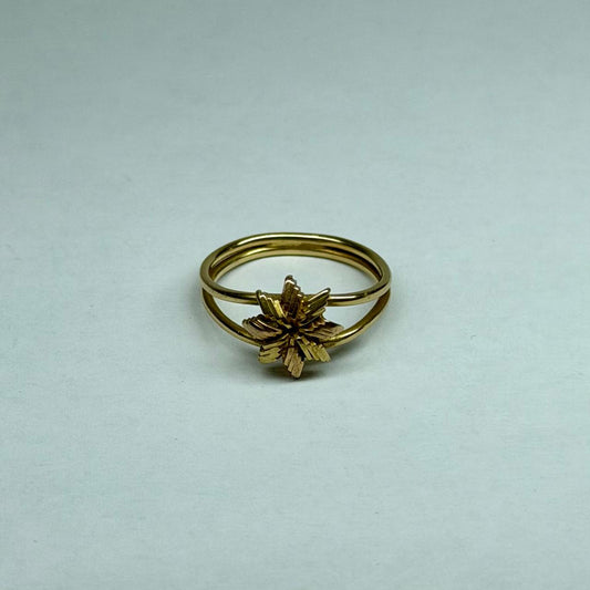 ✨ Anillo de Oro 10K con Diseño de Flor ✨
