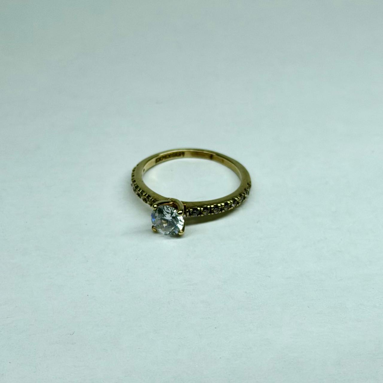 💎 Anillo de Oro 10K con Piedra Incrustada 💎