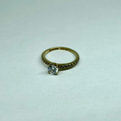 💎 Anillo de Oro 10K con Piedra Incrustada 💎