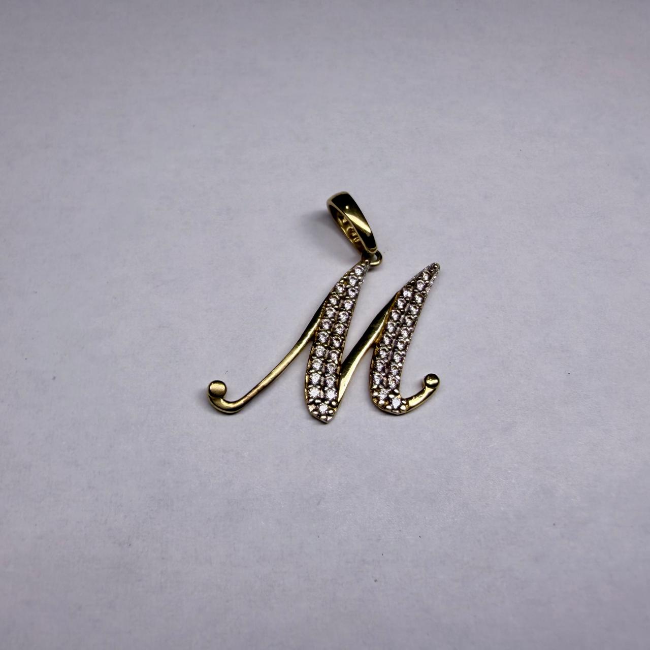 🌟💛 Dije de Letra M en Oro de 10K con Piedras Sintéticas | 1.4 gr 💛🌟