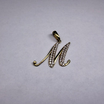 🌟💛 Dije de Letra M en Oro de 10K con Piedras Sintéticas | 1.4 gr 💛🌟