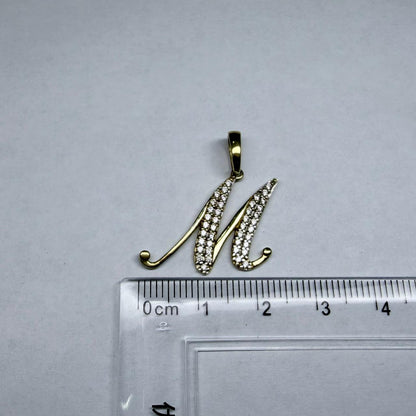 🌟💛 Dije de Letra M en Oro de 10K con Piedras Sintéticas | 1.4 gr 💛🌟