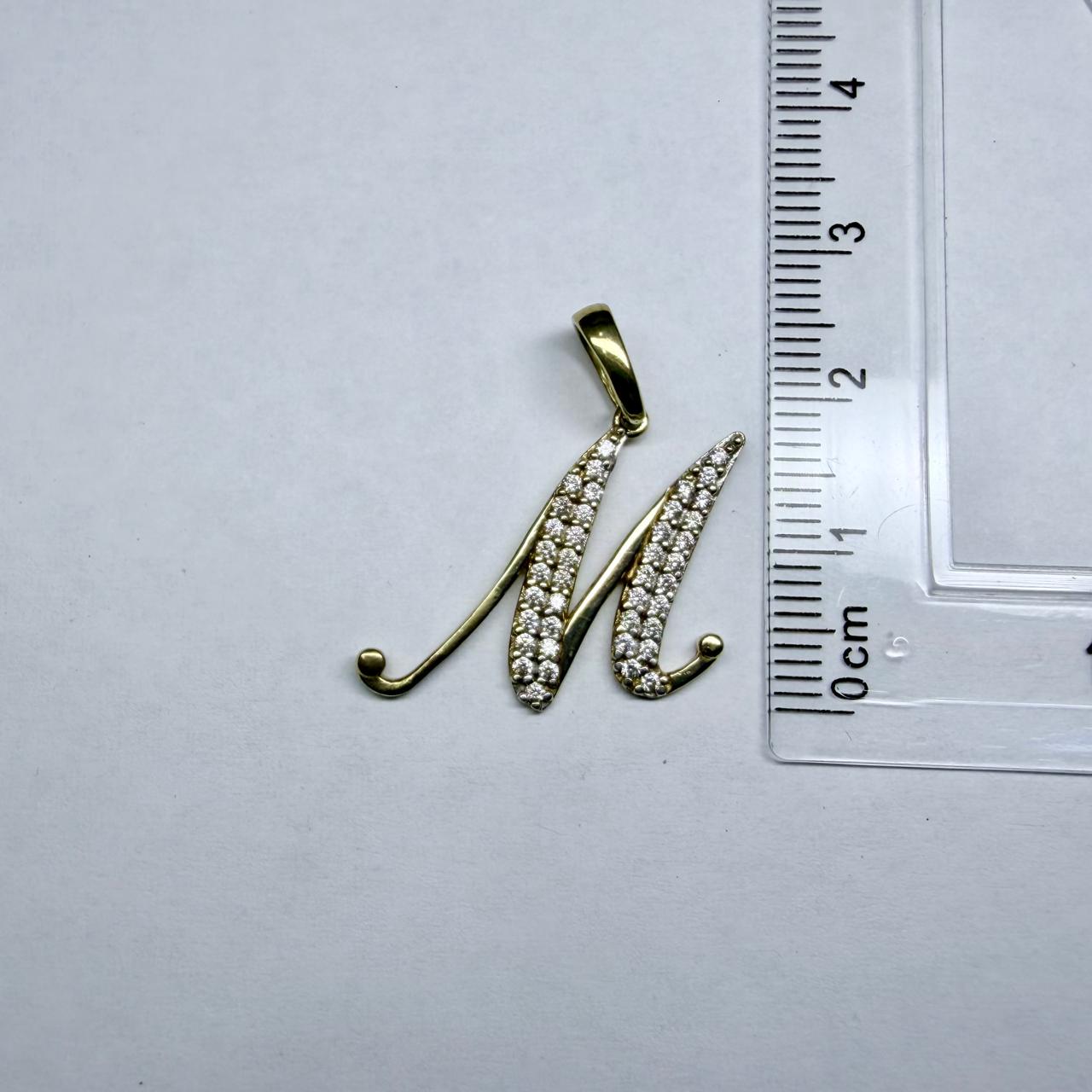 🌟💛 Dije de Letra M en Oro de 10K con Piedras Sintéticas | 1.4 gr 💛🌟