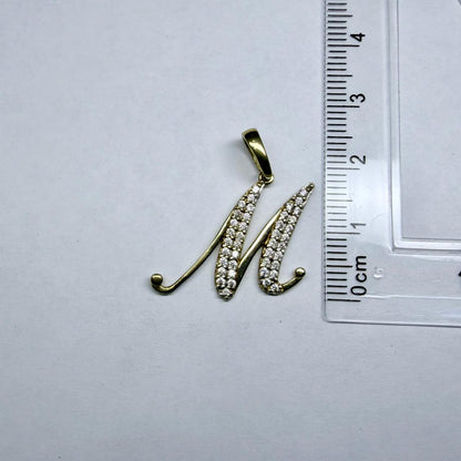 🌟💛 Dije de Letra M en Oro de 10K con Piedras Sintéticas | 1.4 gr 💛🌟