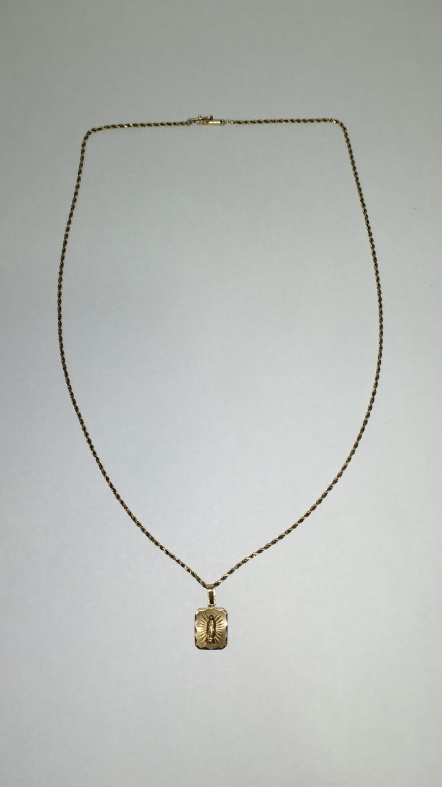 💎✨ CADENA TIPO TORSAL CON DIJE CUADRADO DE LA VIRGEN DE GUADALUPE EN ORO 10KT ✨💎
