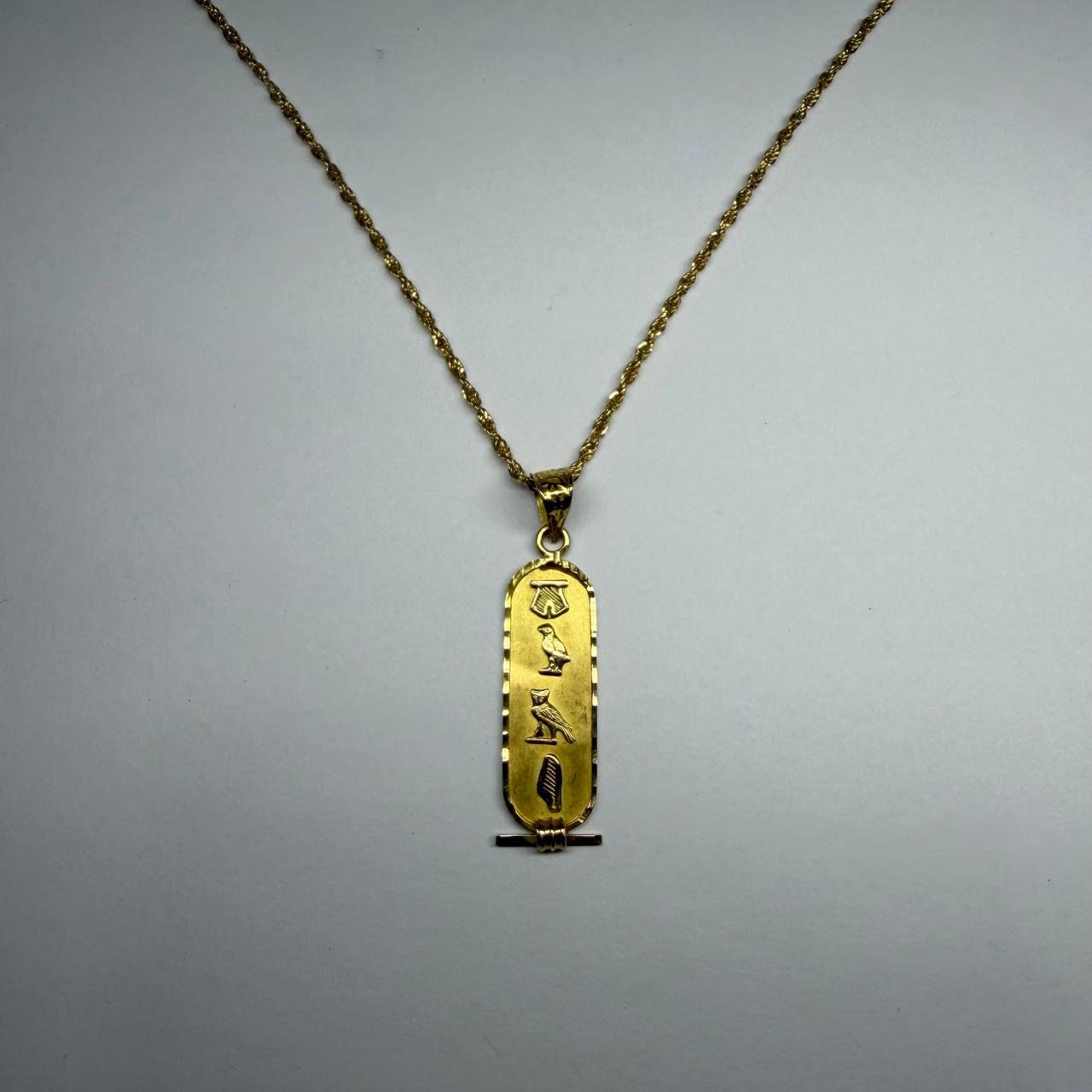 ✨💛 Cadena Torzal de Oro de 18K con Dije de Jeroglíficos Egipcios | 51 cm | 2.4 g de Oro 💛✨