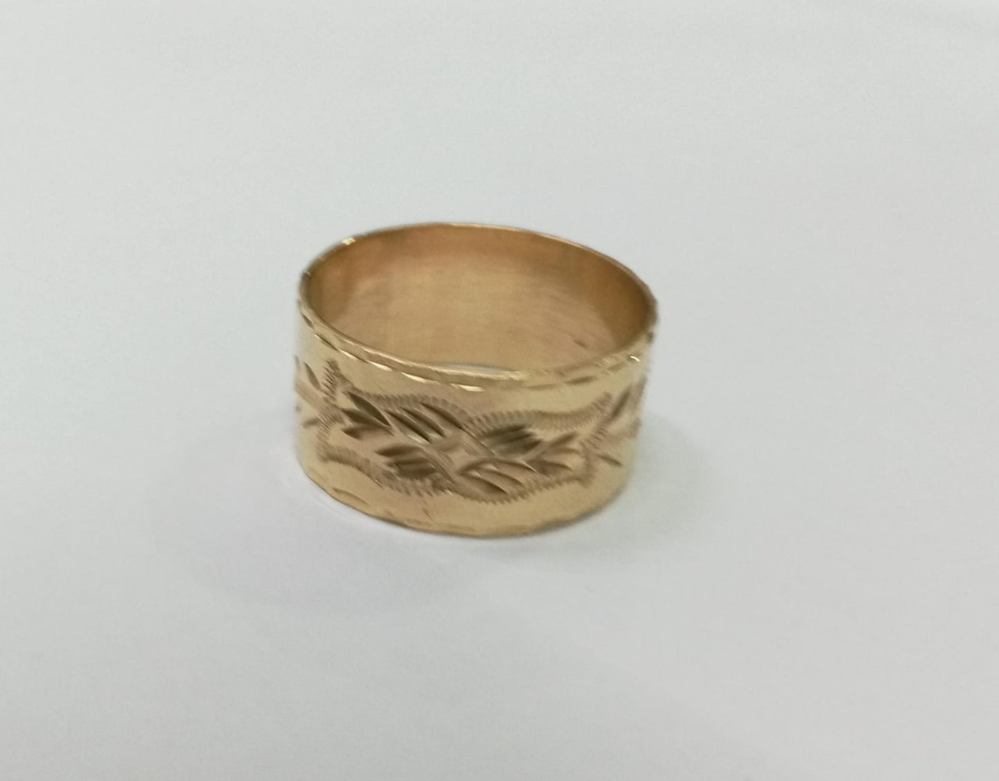 Anillo de Oro de 10K con Grabado – 3.9g, Talla 8