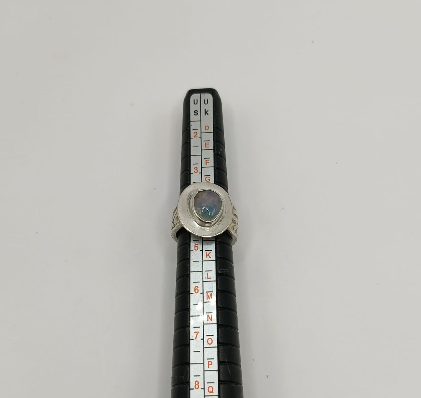Anillo con sintetico PLATA 925 peso 4.8gr, usado
