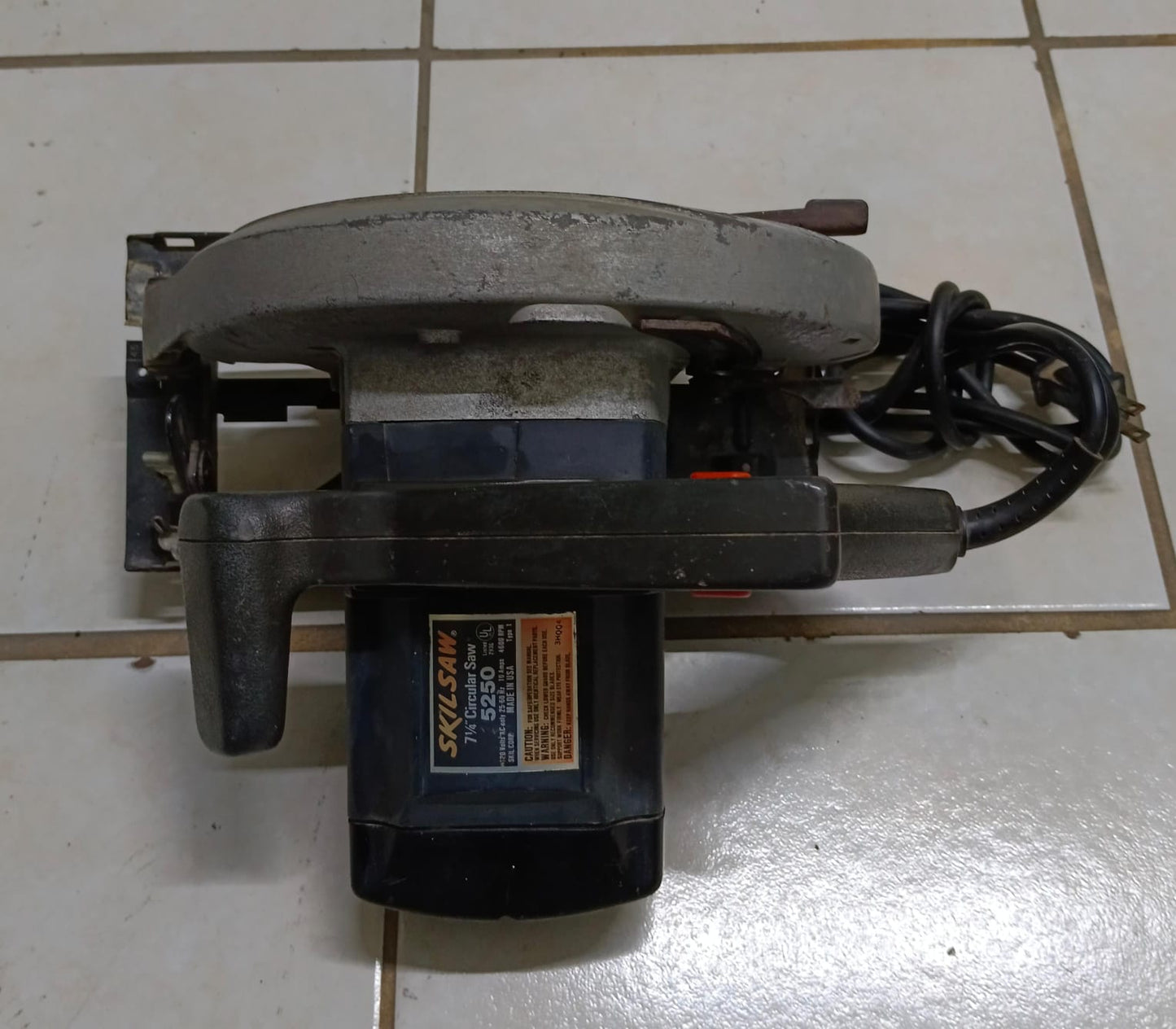 Sierra circular SKIL SAW 5250, usado