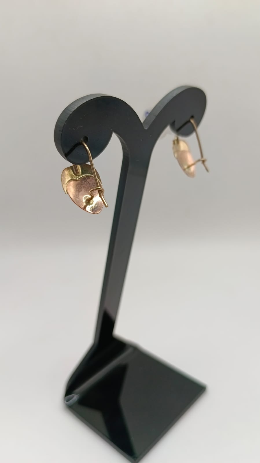 Aretes fresa  ORO 10k peso 1.4gr, usado
