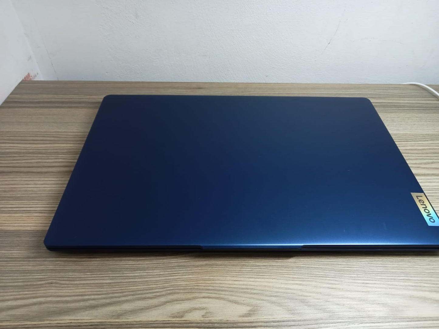 Laptop Lenovo slim 3 256 gb 8 ram ssd solido con cargador