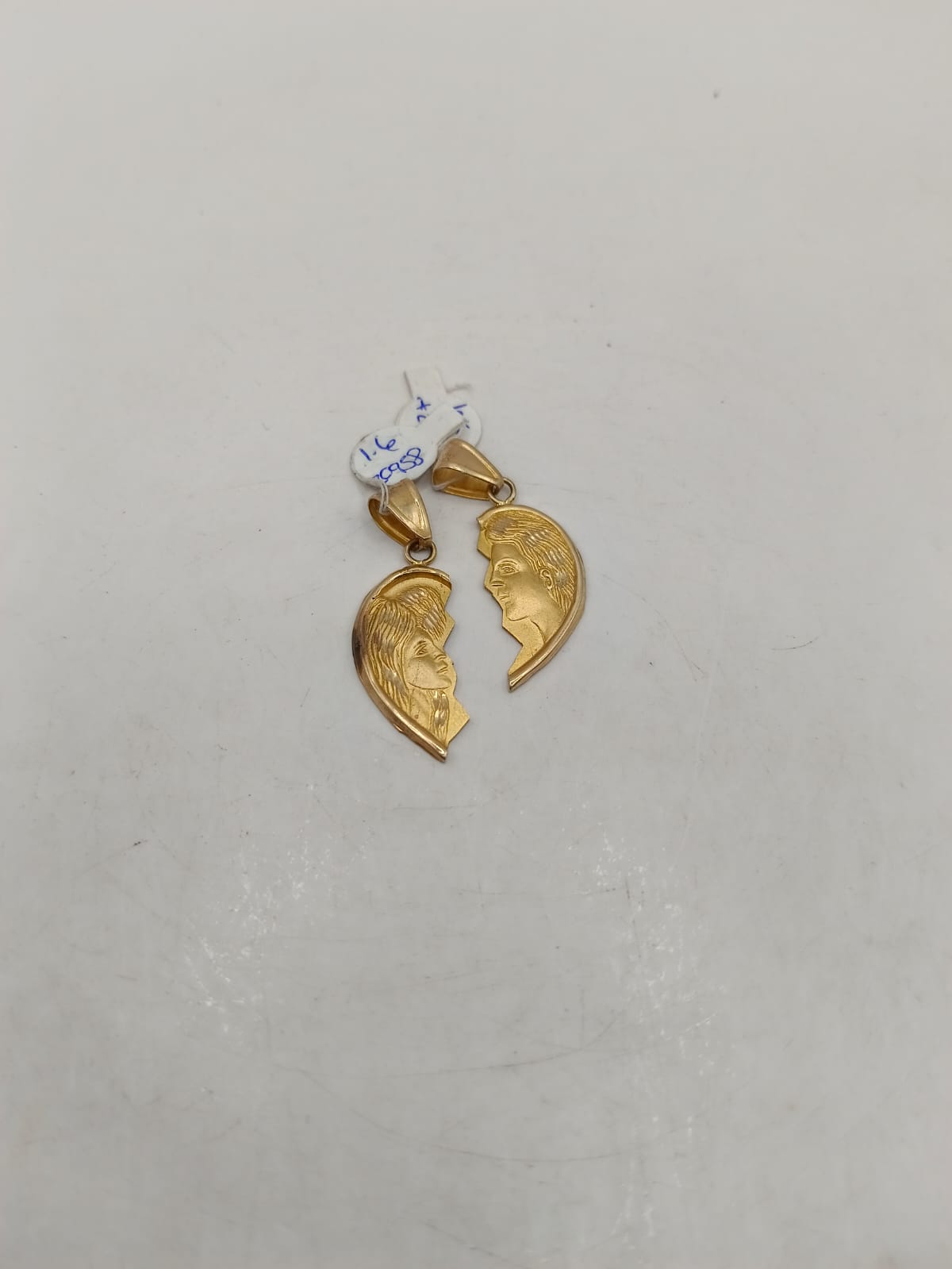 Dije de Corazon partido ORO 8k peso 3.2gr, usado