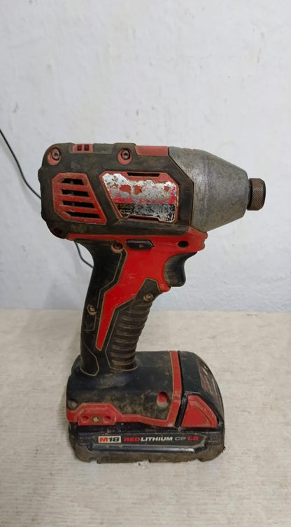 Atornillador Inalambrico MILWAUKEE 6233.35 con cargador y pila, usado
