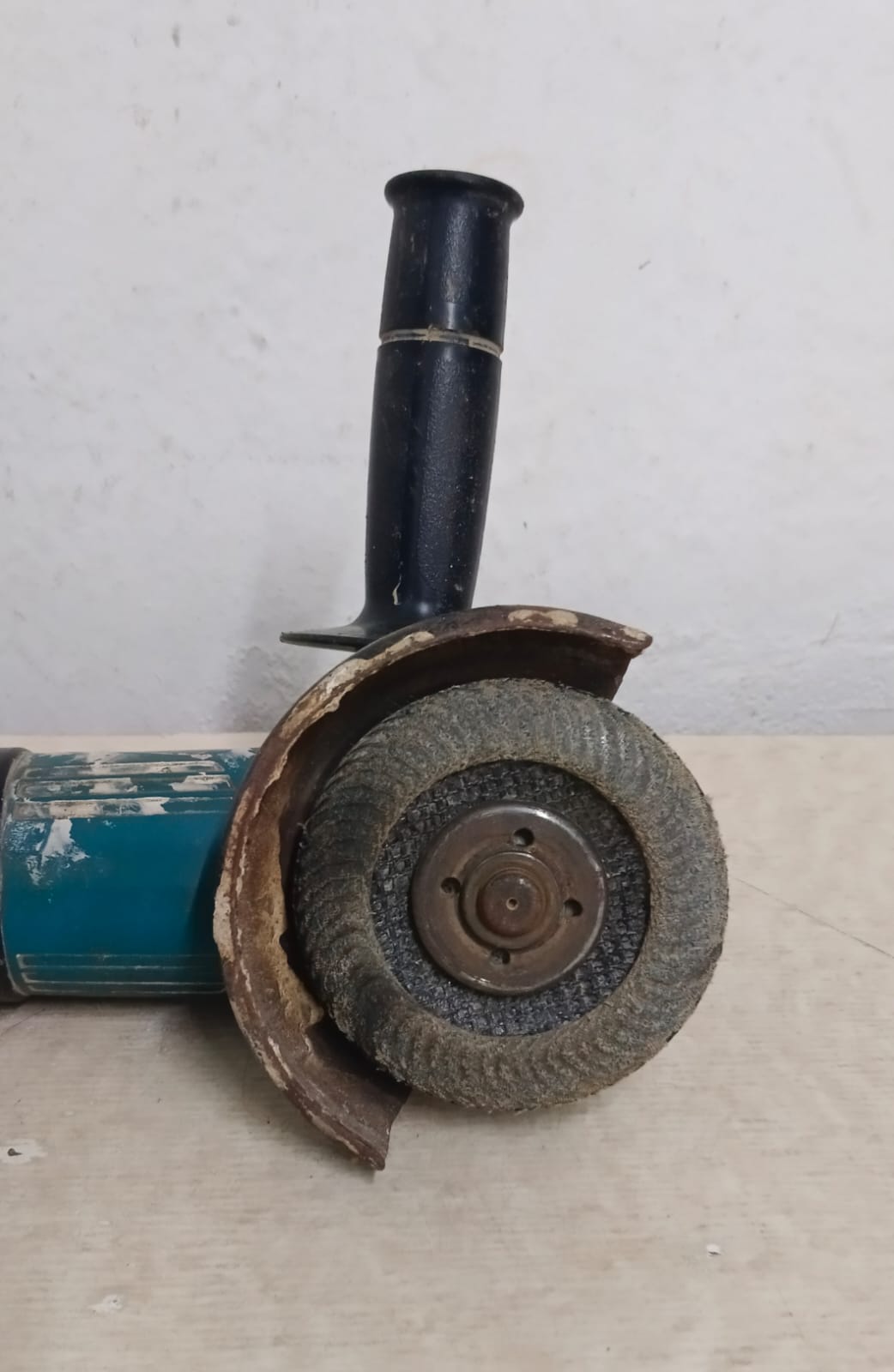 Esmeril MAKITA m0901