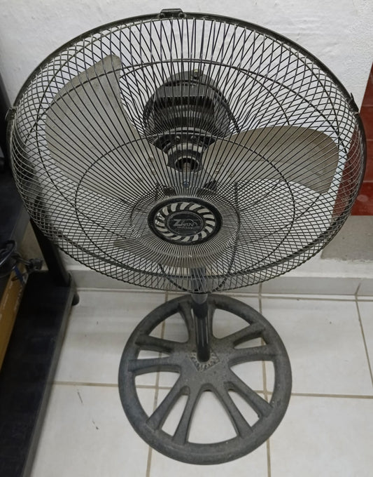 Ventilador de pedestal ZFAN 3 velocidades, usado