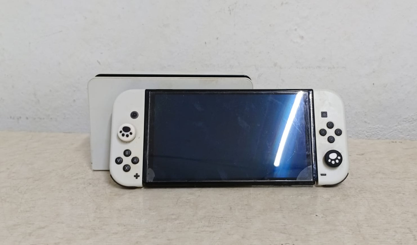 nintendo SWITCH OLED 3 juegos, usado