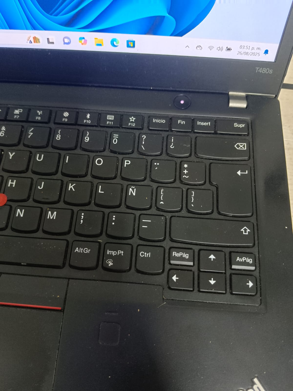 Laptop Lenovo 256gb 16ram windows 11 corei7 con cargador, usado