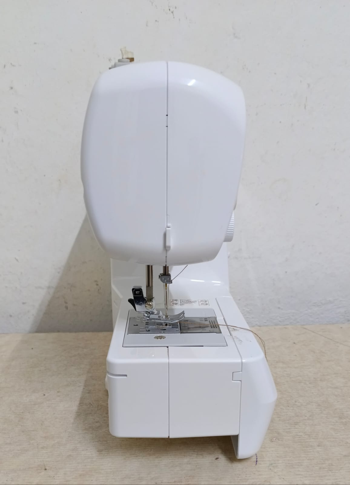 Maquina de coser BROTHER bx3000, en caja
