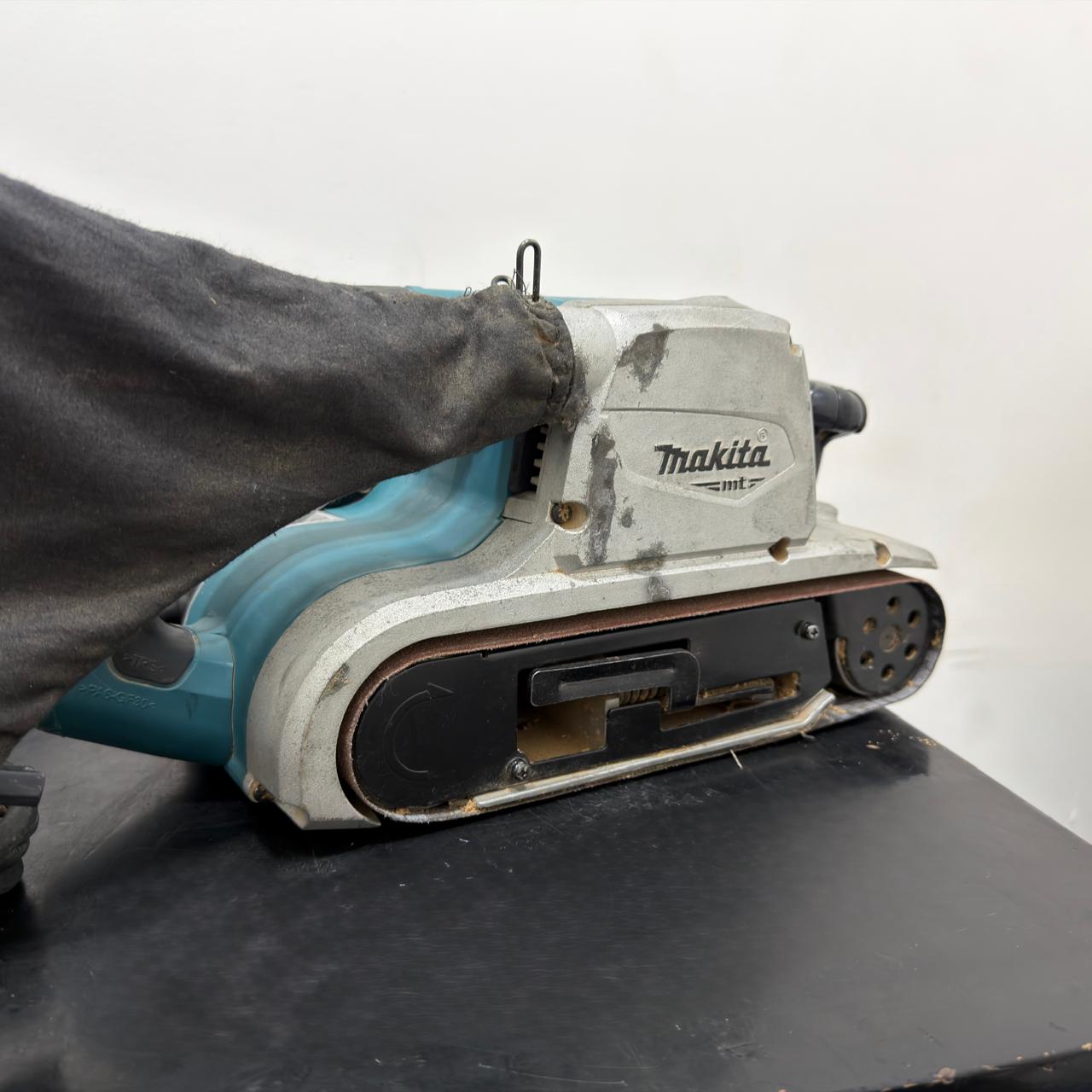 🔥 Lijadora de Banda MAKITA M9400 🔥