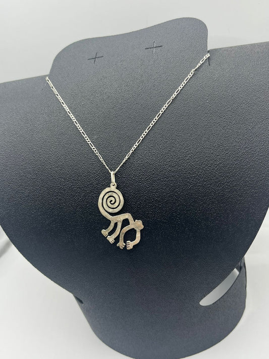 Cadena tejido 3 x 1 con dije mono 6.7grs baño de plata 32 cm