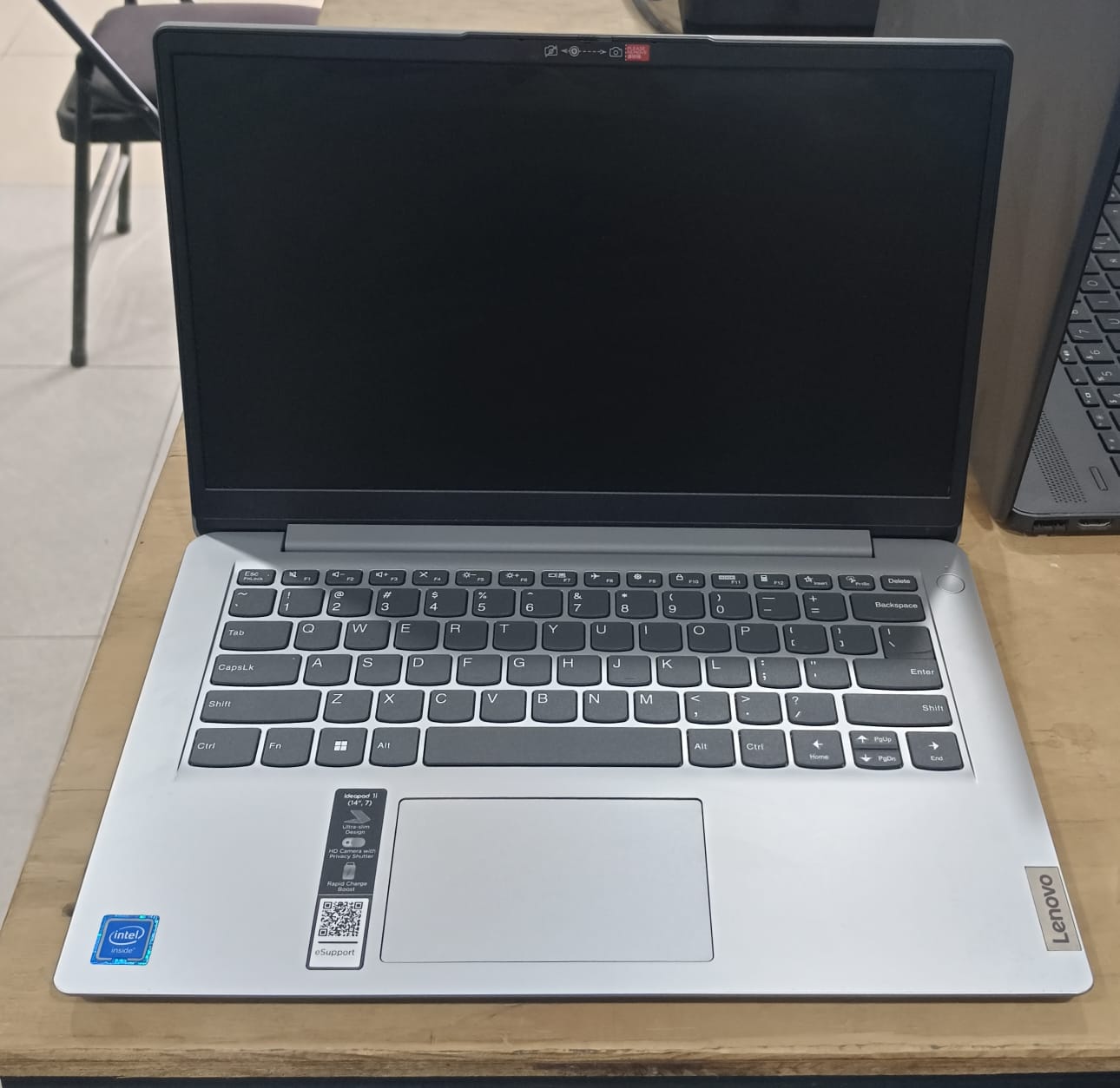 laptop LENOVO idepad 1 118gb ssd 4ram intel side, usado