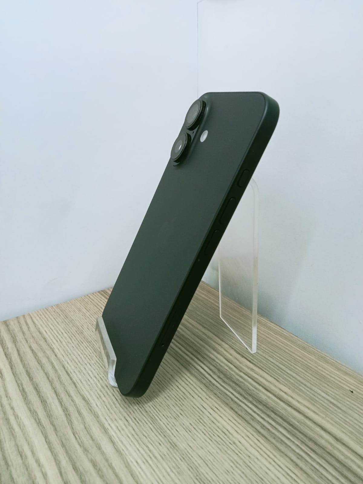 📱 iPhone 16 - 128GB-usado