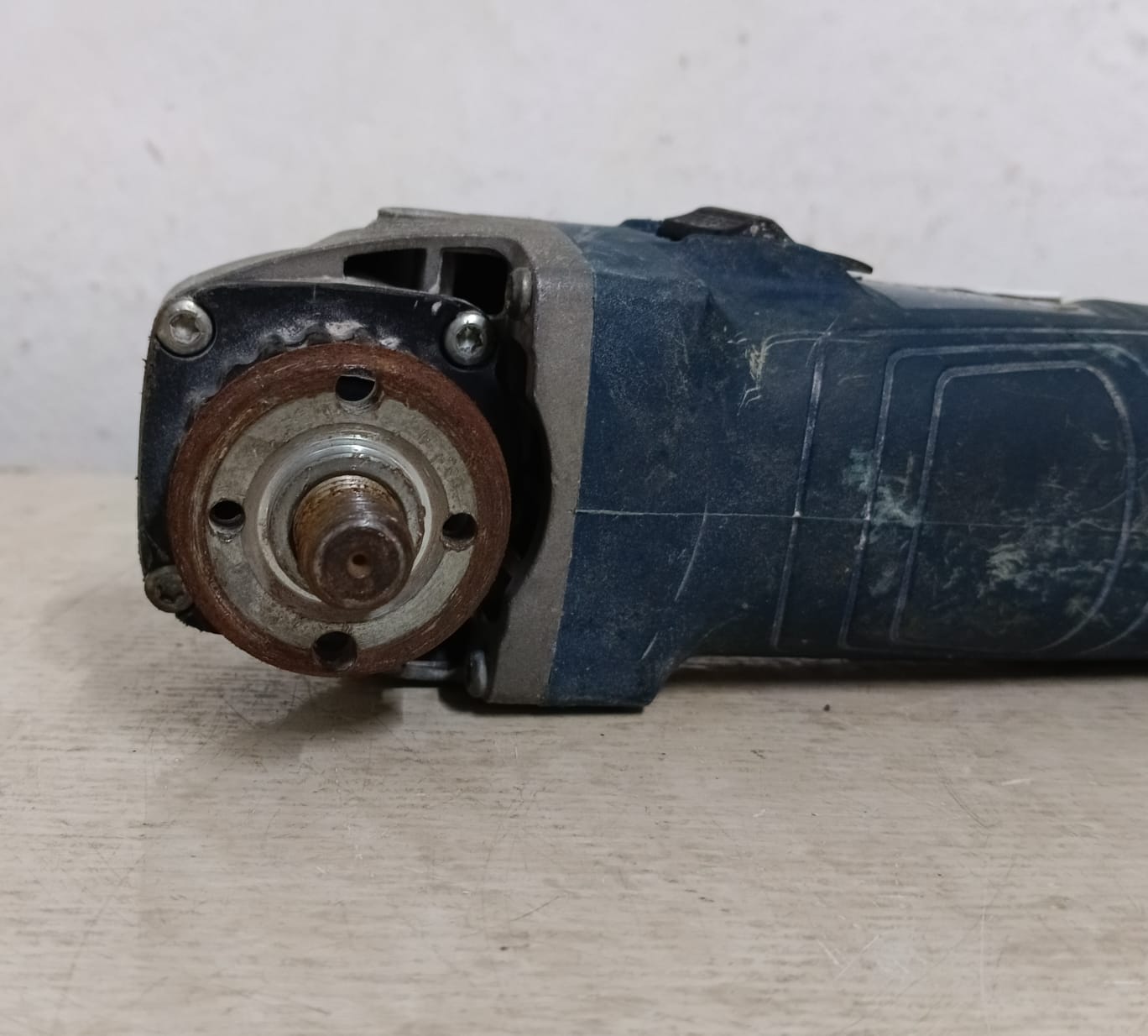 Mini esmeril BOSCH sin disco, usado