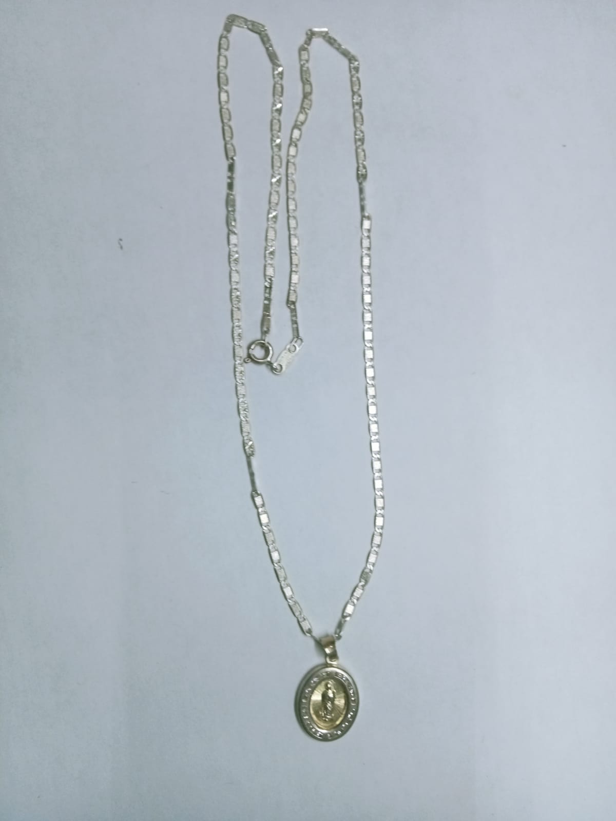 Cadena de Plata con Dije Religioso – 5.4 g